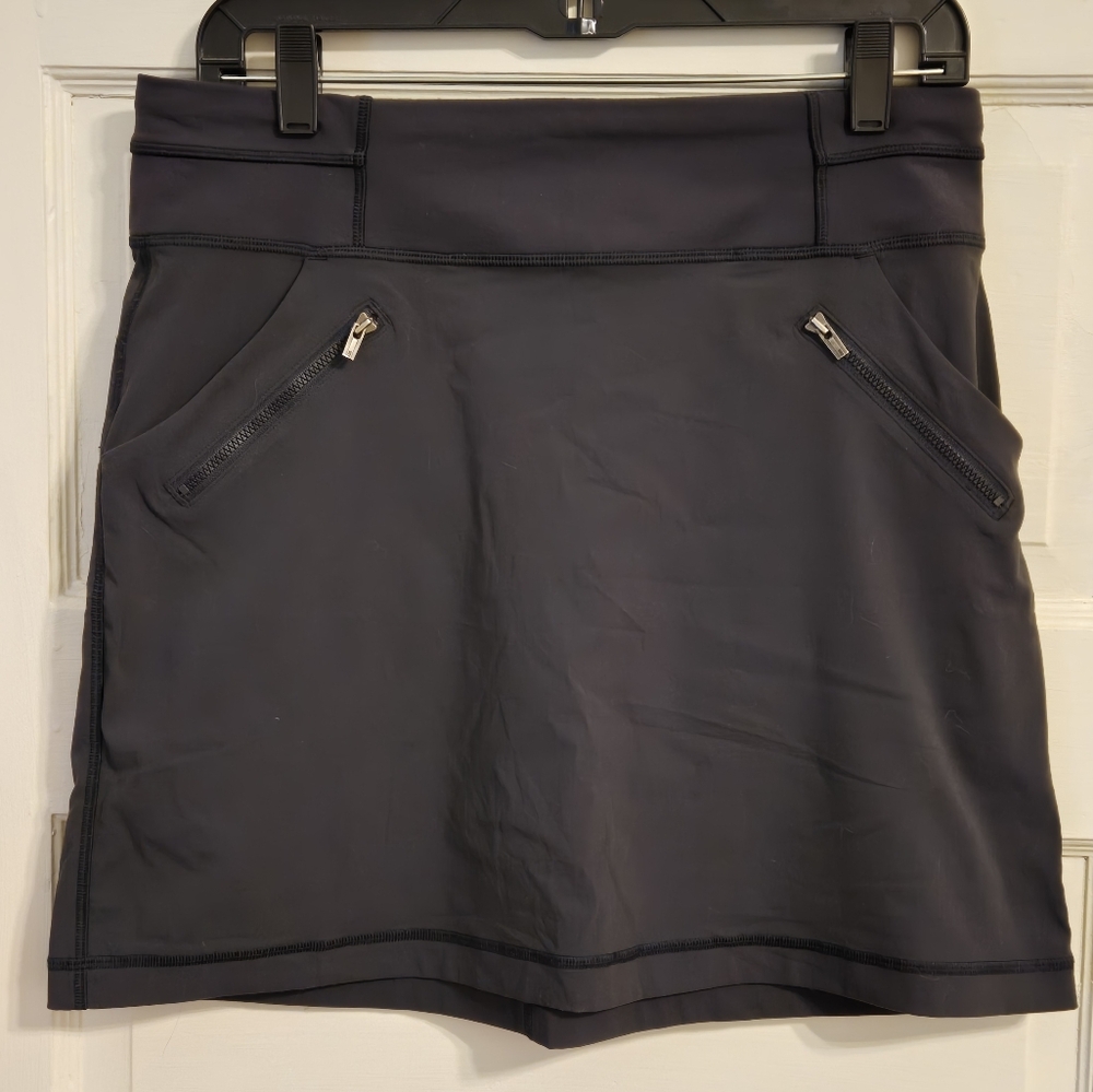 Lucy black Do Everything skirt size small